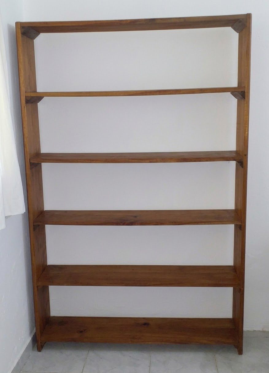 Estantería de madera